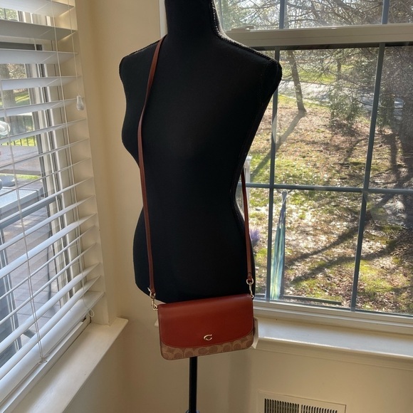 COACH
Signature Coated Canvas Hayden Crossbody with Removable Strap purse bag - Picture 15 of 17